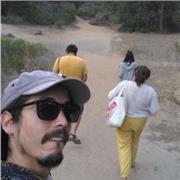 Profesor de música dicta clases a todas las edade